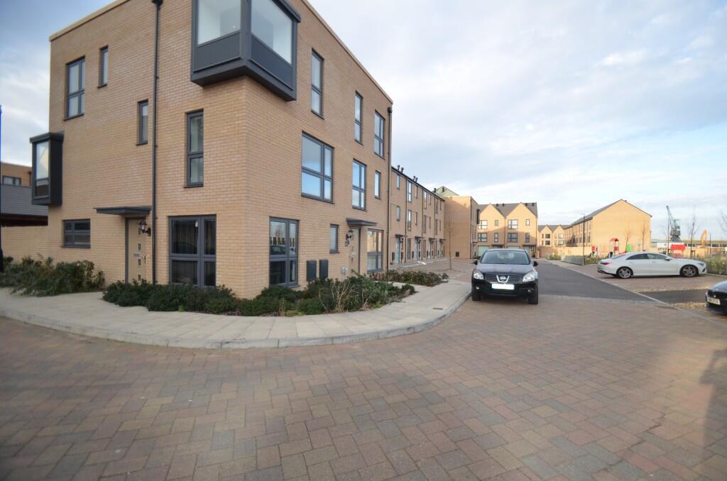 4 bed House Share for rent in Chatham. From County Lettings Ltd - Rochester