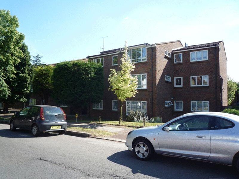 2 bed Apartment for rent in Pinner. From Robertson Phillips - Hatch End