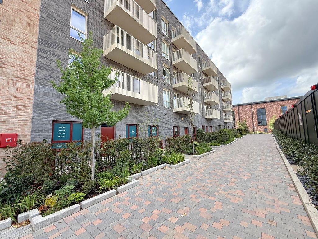 2 bed Apartment for rent in . From Robertson Phillips - Hatch End