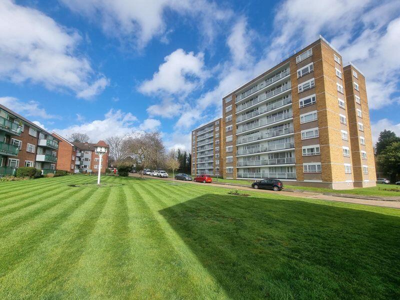 3 bed Apartment for rent in Pinner. From Robertson Phillips - Hatch End