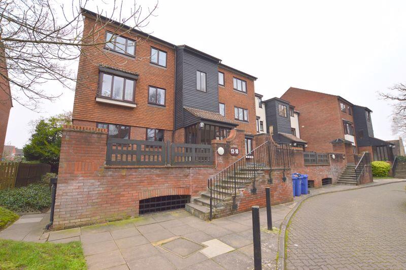 1 bed 1st Floor Flat for rent in Pinner. From Robertson Phillips - Hatch End