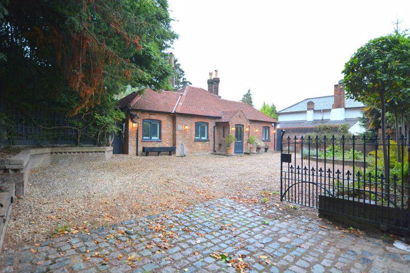 4 bed Bungalow for rent in Chorleywood. From Robertson Phillips - Hatch End