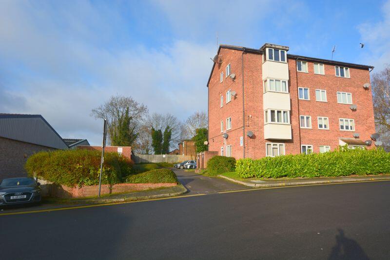 2 bed Apartment for rent in Harrow. From Robertson Phillips - Hatch End 2 bed Apartment for rent in Harrow. From Robertson Phillips - Hatch End