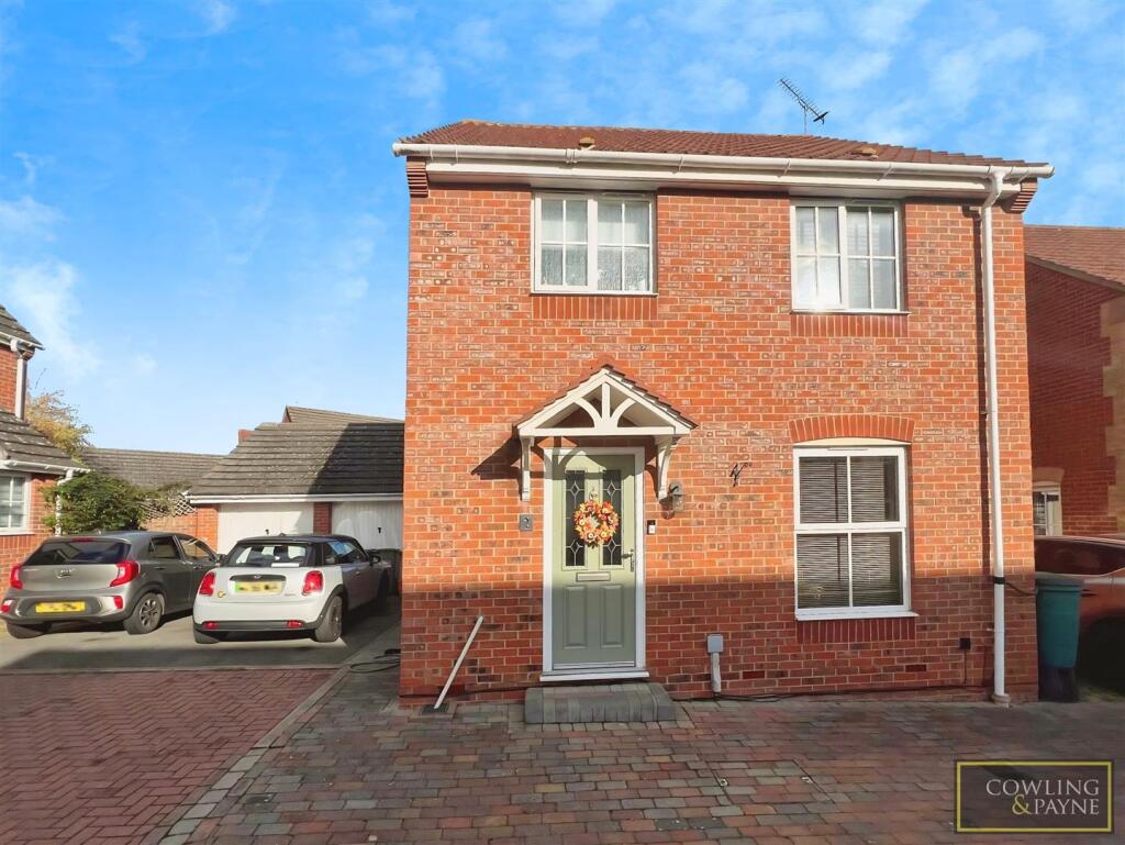 3 bed Link detached for rent in Nevendon. From Cowling & Payne - Wickford