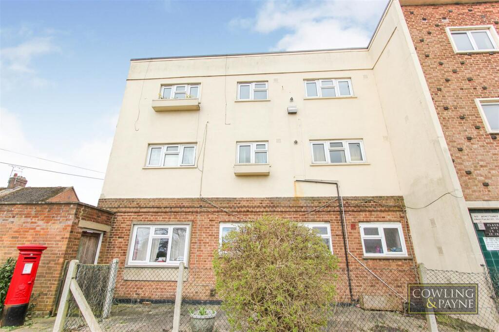 3 bed 1st Floor Flat for rent in Runwell. From Cowling & Payne - Wickford 3 bed 1st Floor Flat for rent in Runwell. From Cowling & Payne - Wickford