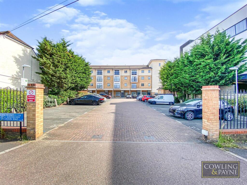 2 bed Apartment for rent in Wickford. From Cowling & Payne - Wickford