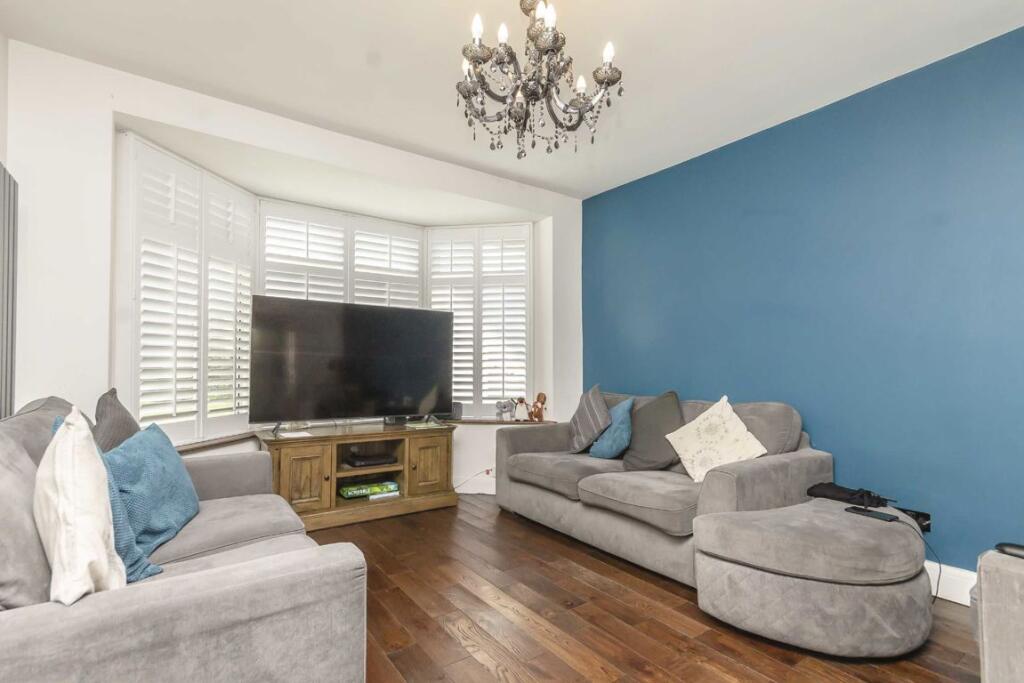 6 bed Mid Terraced House for rent in Wembley. From Robertson Smith & Kempson - Ealing