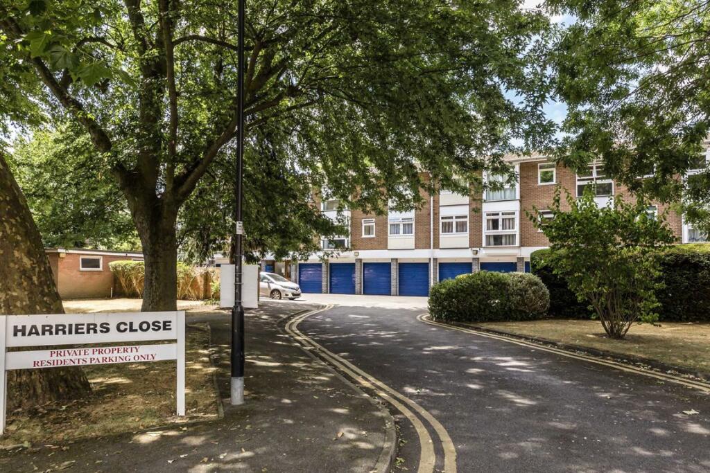 2 bed 1st Floor Flat for rent in Acton. From Robertson Smith & Kempson - Ealing 2 bed 1st Floor Flat for rent in Acton. From Robertson Smith & Kempson - Ealing