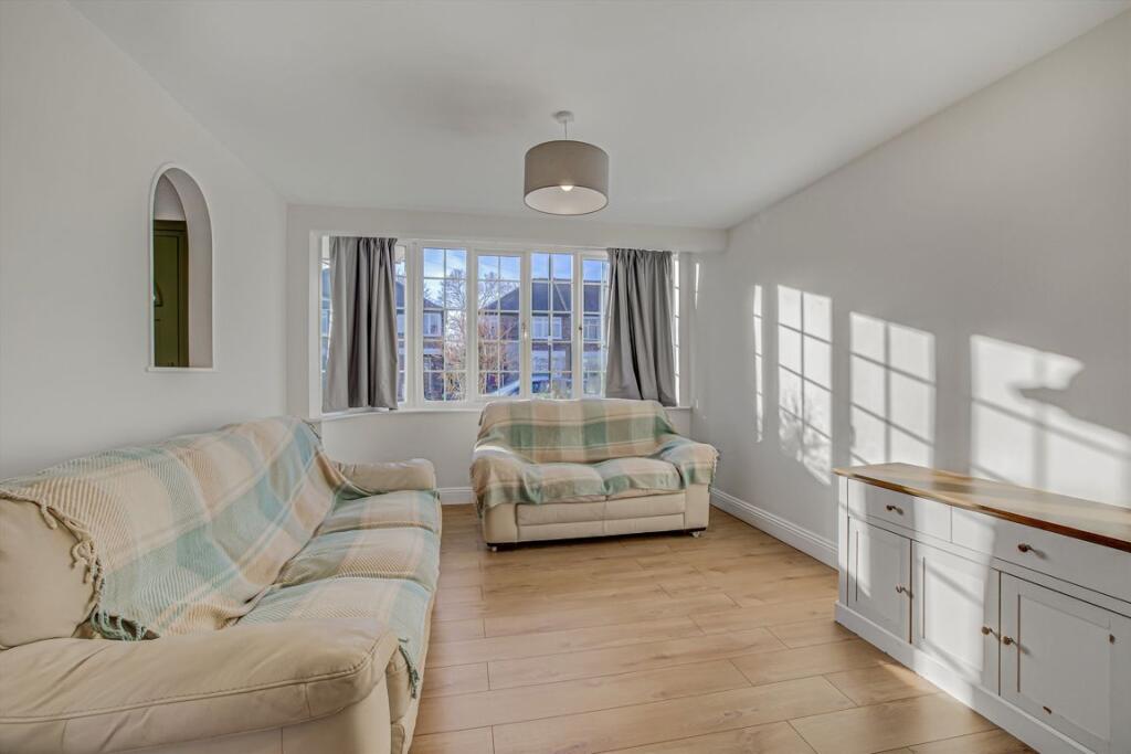 4 bed Semi Detached for rent in Greenford. From Robertson Smith & Kempson - Ealing