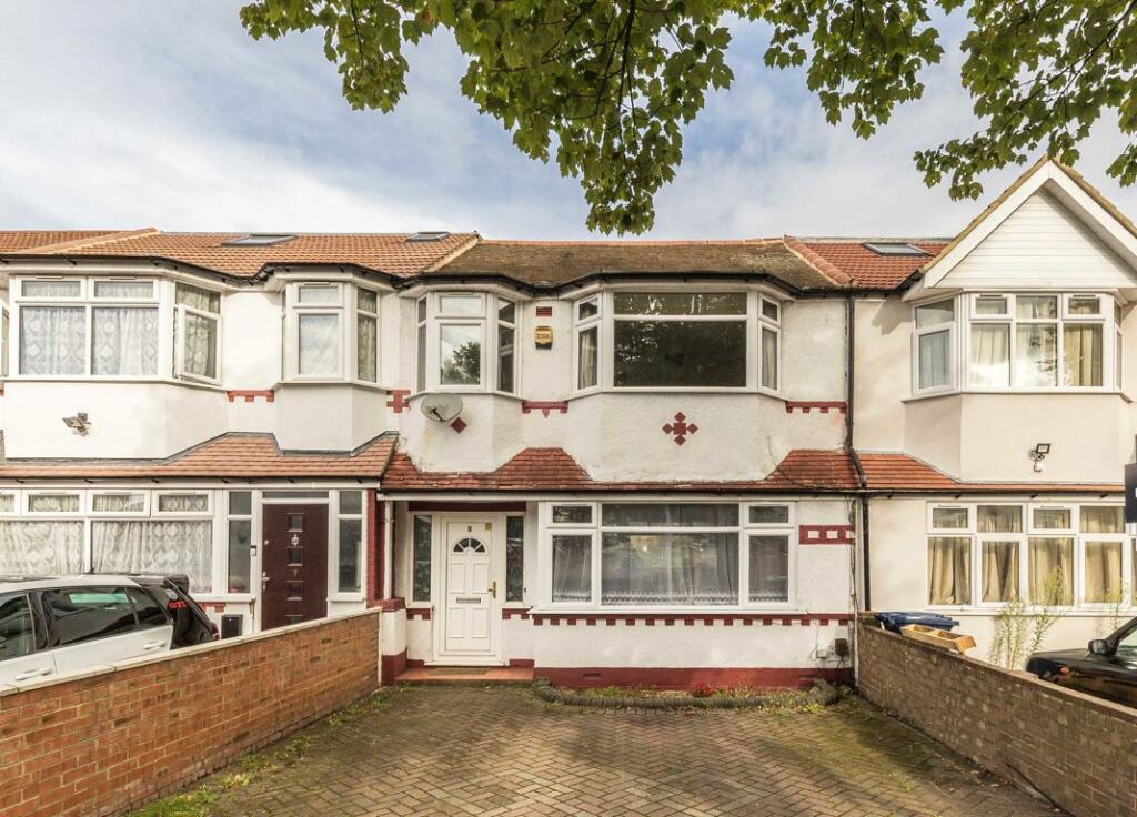 3 bed Mid Terraced House for rent in Wembley. From Robertson Smith & Kempson - Ealing