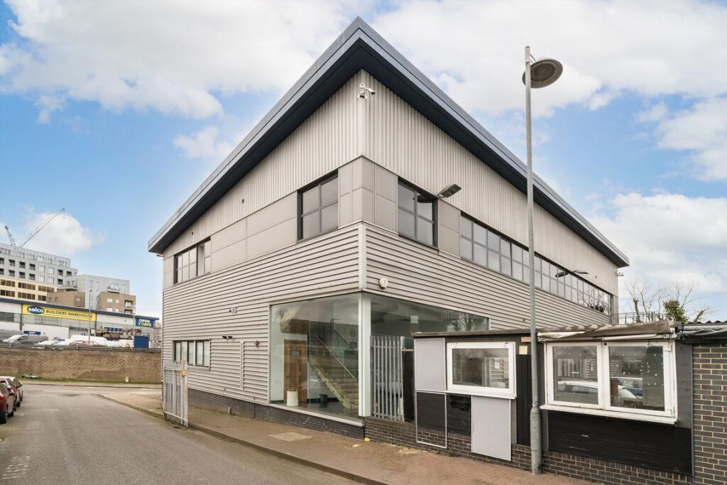 2 bed 1st Floor Flat for rent in Wembley. From Robertson Smith & Kempson - Ealing