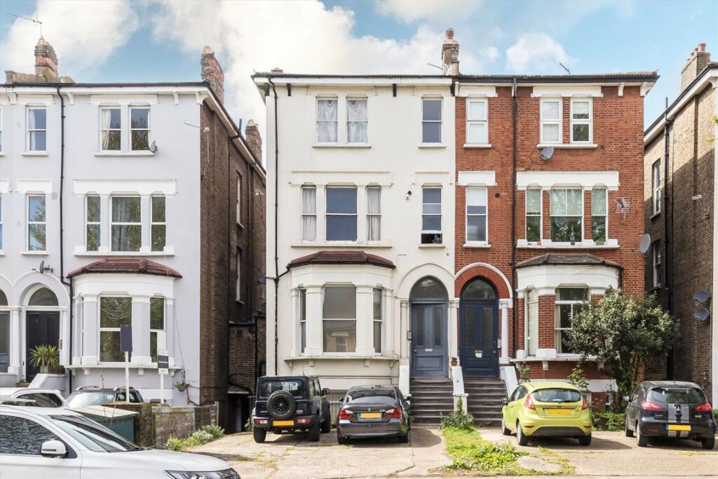 2 bed 1st Floor Flat for rent in London. From Robertson Smith & Kempson - Ealing