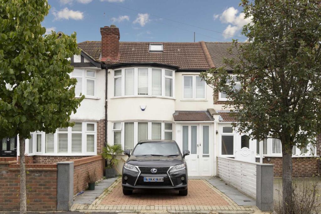 4 bed Detached for rent in Greenford. From Robertson Smith & Kempson - Ealing