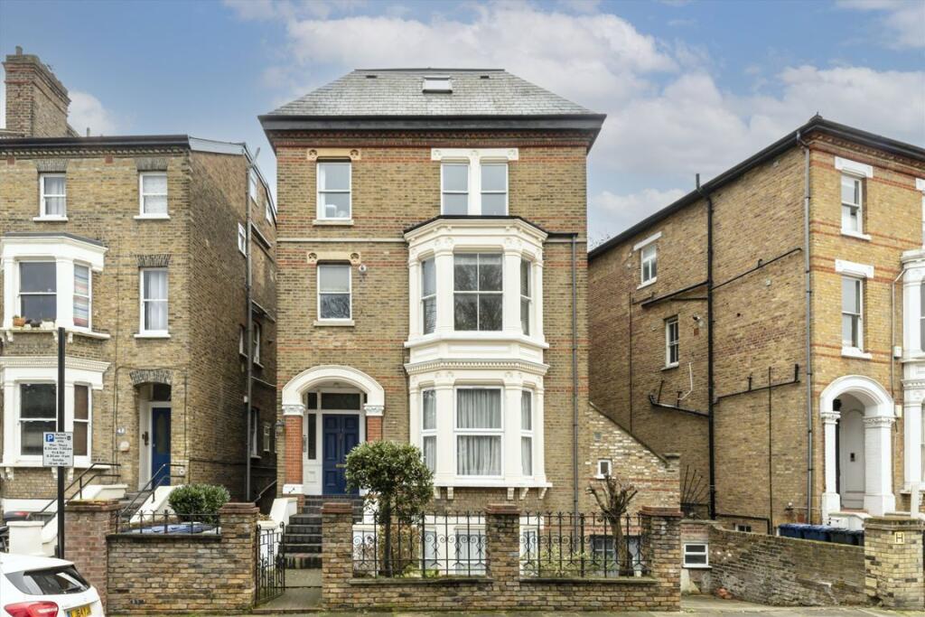 3 bed 1st Floor Flat for rent in Acton. From Robertson Smith & Kempson - Ealing 3 bed 1st Floor Flat for rent in Acton. From Robertson Smith & Kempson - Ealing