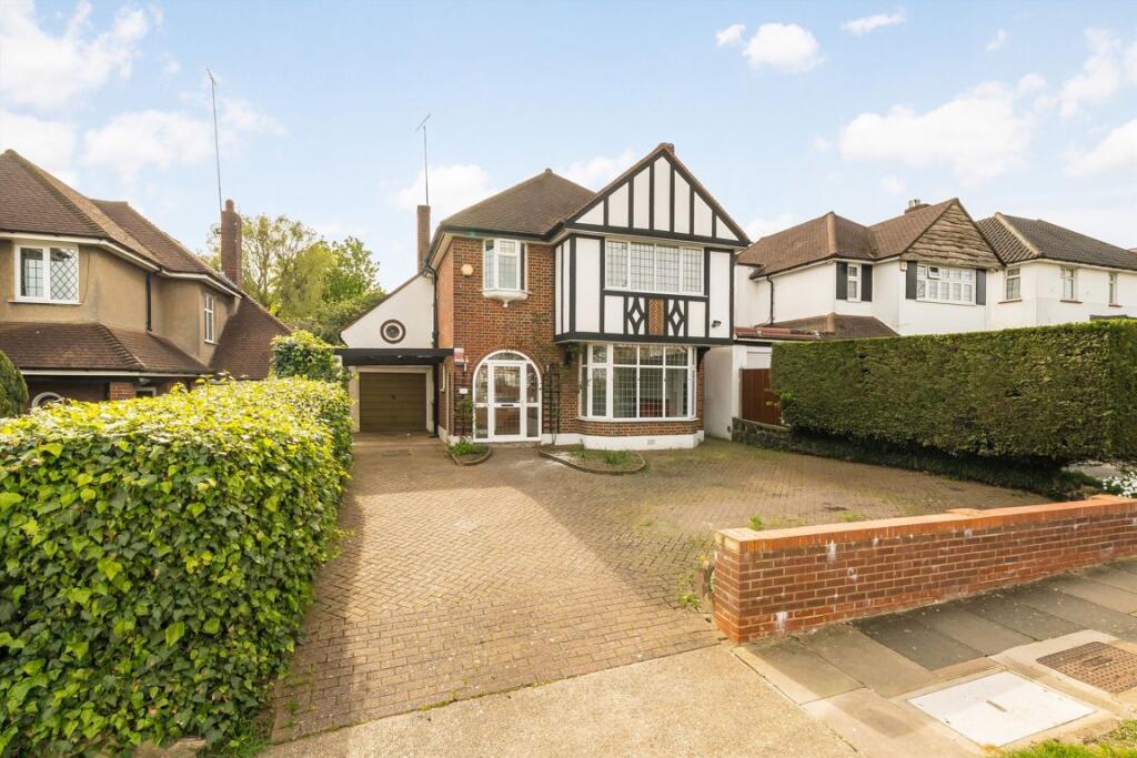 4 bed Detached for rent in Harrow. From Robertson Smith & Kempson - Ealing