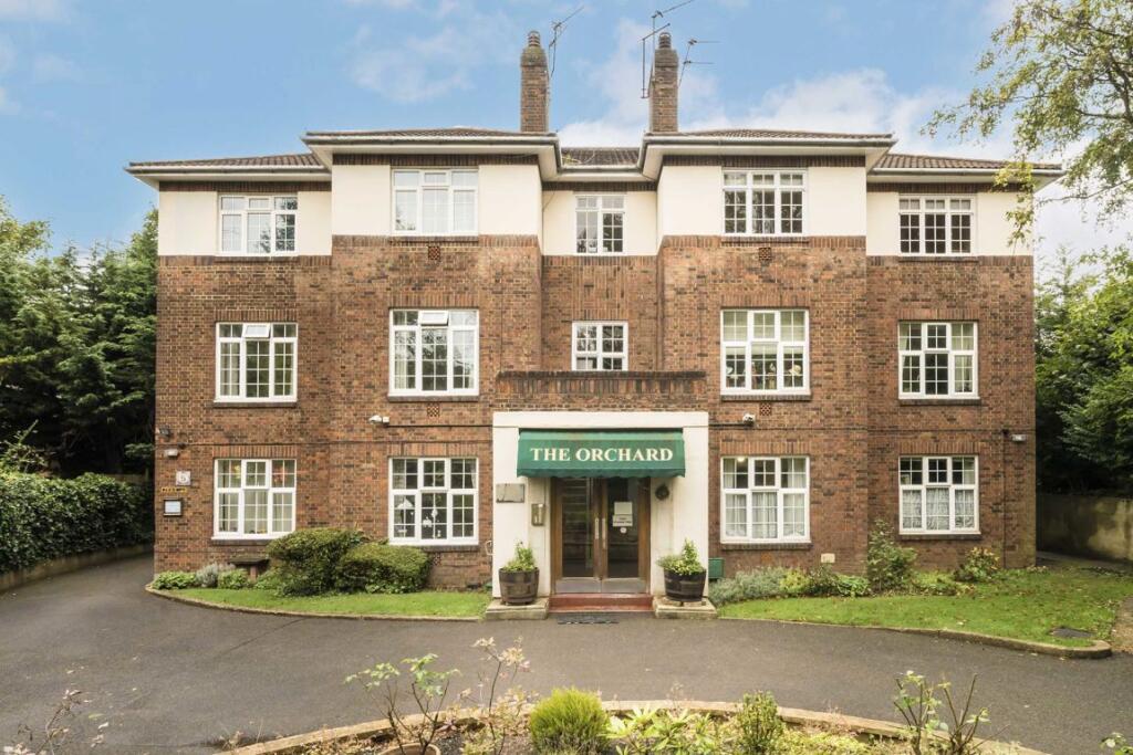 3 bed 1st Floor Flat for rent in Acton. From Robertson Smith & Kempson - Ealing