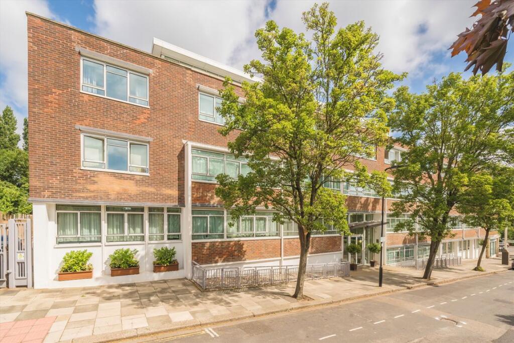 3 bed 1st Floor Flat for rent in Acton. From Robertson Smith & Kempson - Ealing