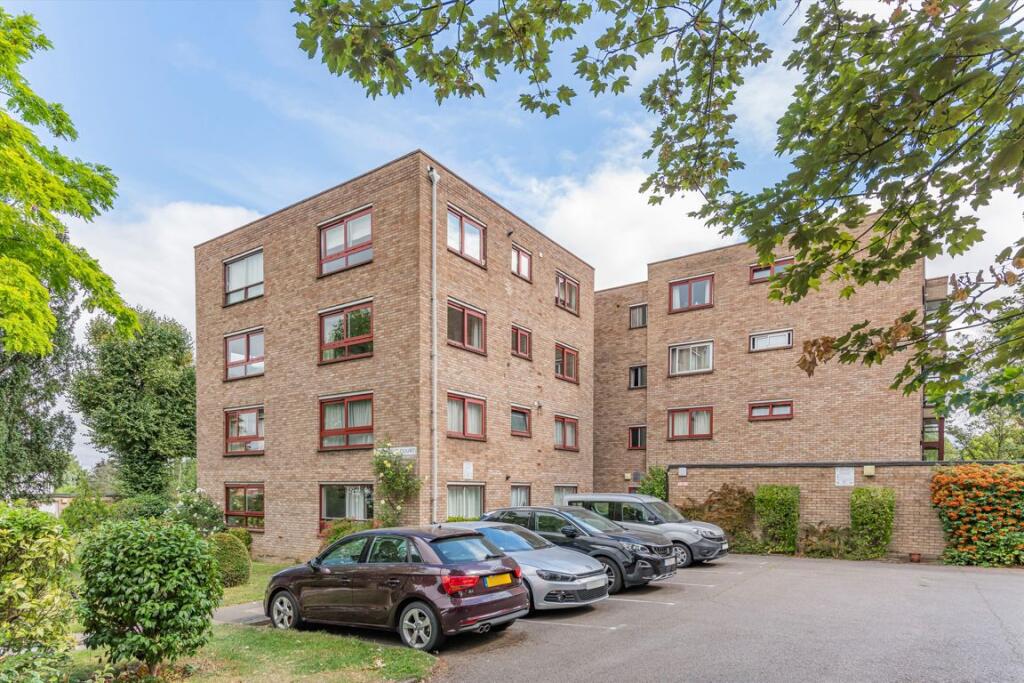 4 bed 1st Floor Flat for rent in Greenford. From Robertson Smith & Kempson - Ealing
