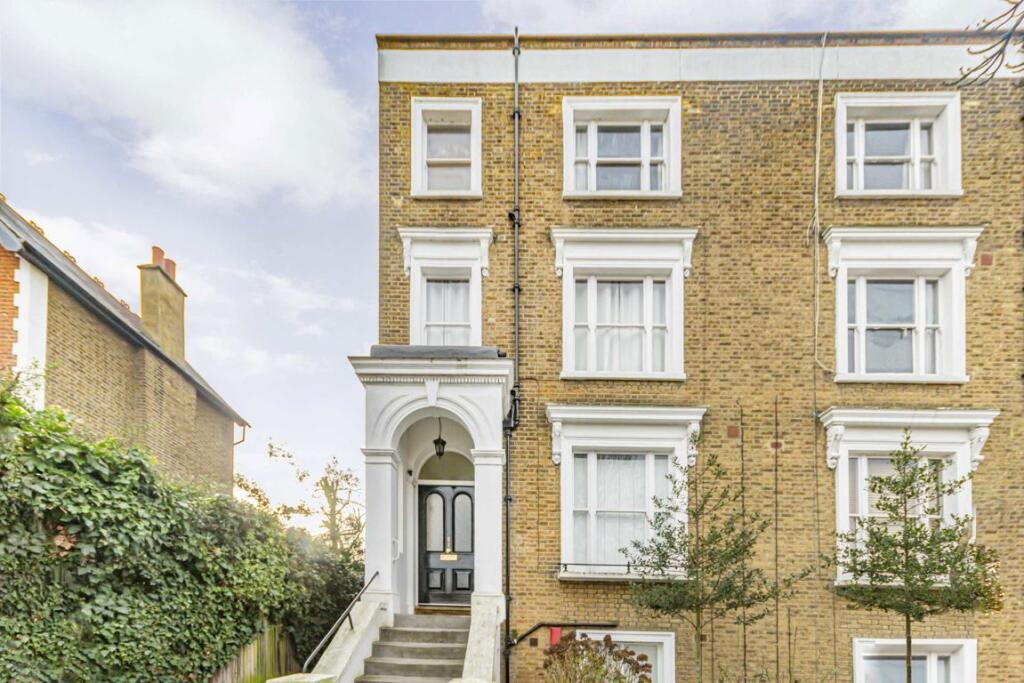 2 bed 1st Floor Flat for rent in Brentford. From Robertson Smith & Kempson - Ealing