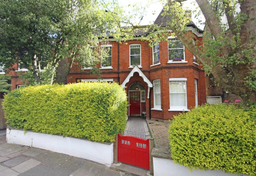 2 bed 1st Floor Flat for rent in Acton. From Robertson Smith & Kempson - Ealing