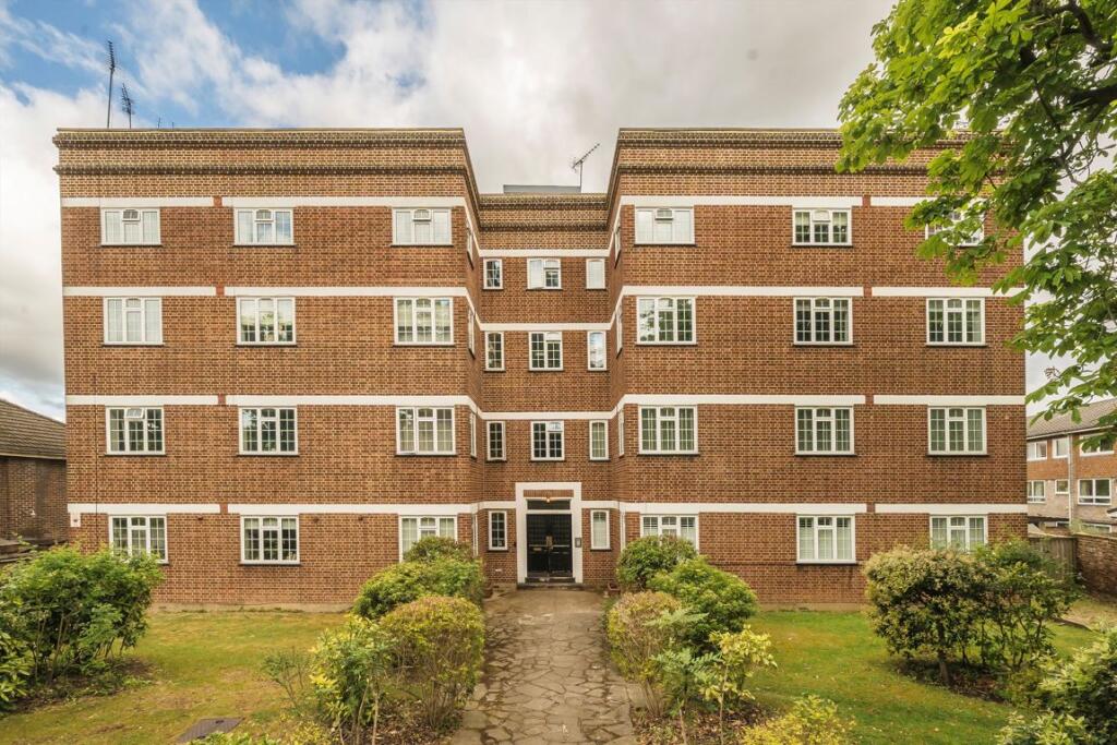 3 bed 1st Floor Flat for rent in Greenford. From Robertson Smith & Kempson - Ealing