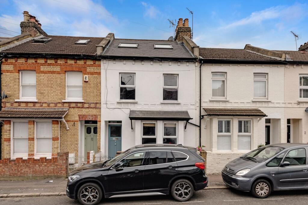 4 bed Detached for rent in Greenford. From Robertson Smith & Kempson - Ealing