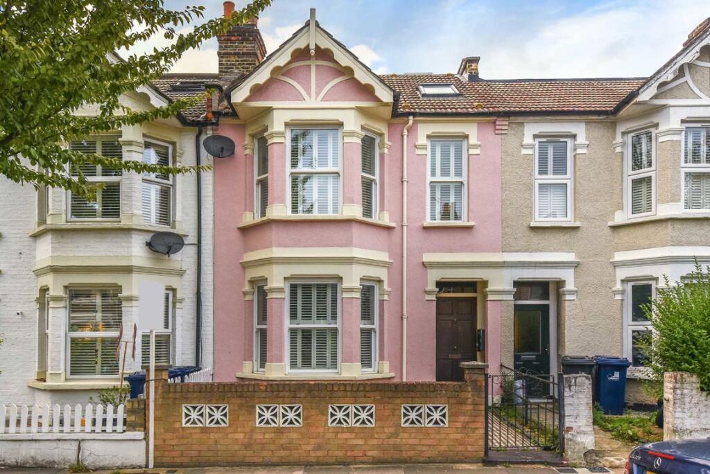 4 bed Mid Terraced House for rent in Greenford. From Robertson Smith & Kempson - Ealing