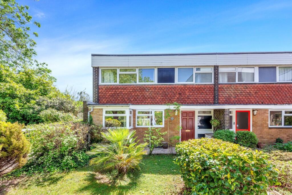 3 bed Detached for rent in Greenford. From Robertson Smith & Kempson - Ealing