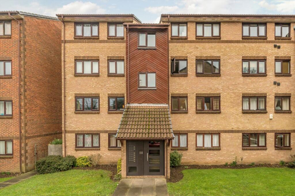 2 bed 1st Floor Flat for rent in Greenford. From Robertson Smith & Kempson - Ealing