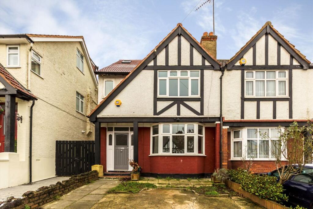 4 bed Detached for rent in Greenford. From Robertson Smith & Kempson - Ealing