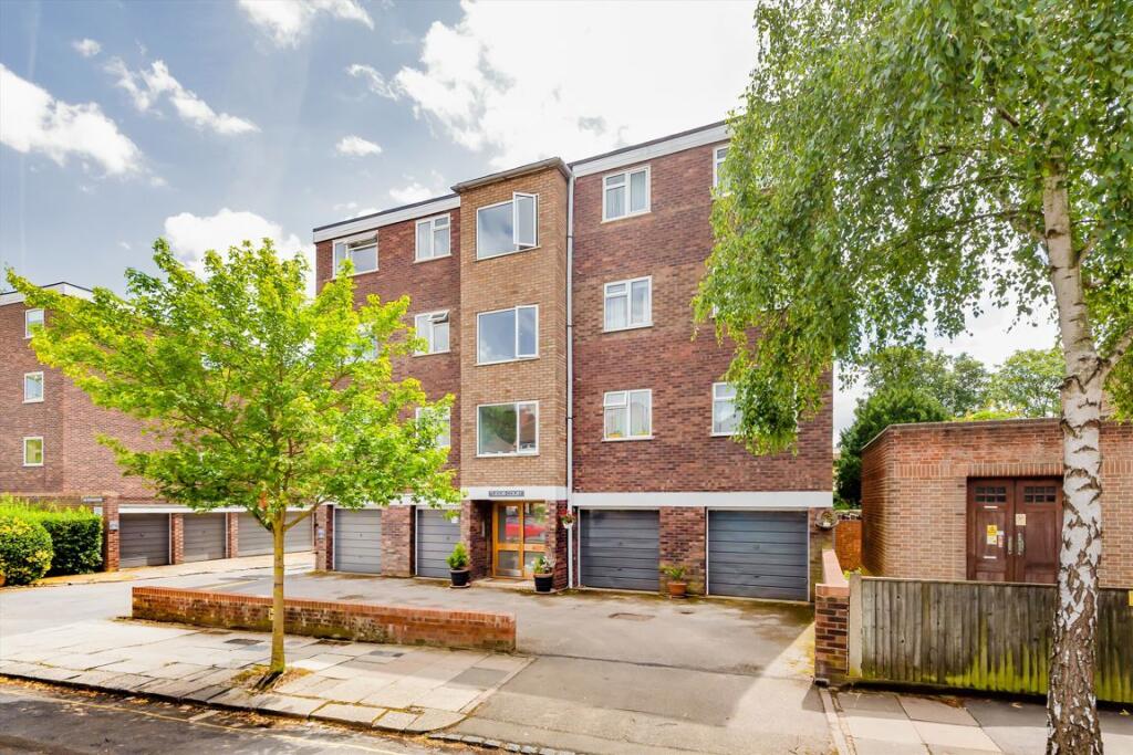 2 bed 1st Floor Flat for rent in Greenford. From Robertson Smith & Kempson - Ealing
