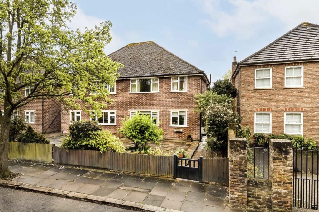 2 bed 1st Floor Flat for rent in Acton. From Robertson Smith & Kempson - Ealing
