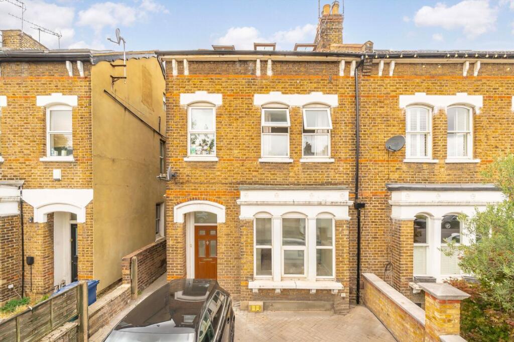 2 bed 1st Floor Flat for rent in Greenford. From Robertson Smith & Kempson - Ealing