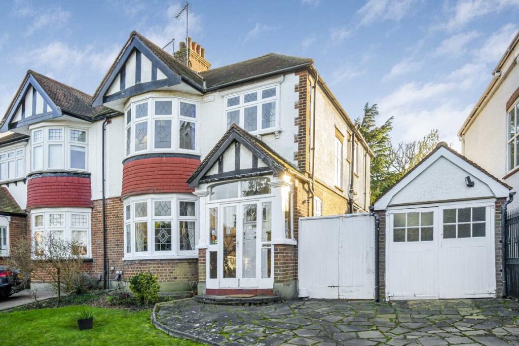 4 bed Detached for rent in London. From Robertson Smith & Kempson - Ealing