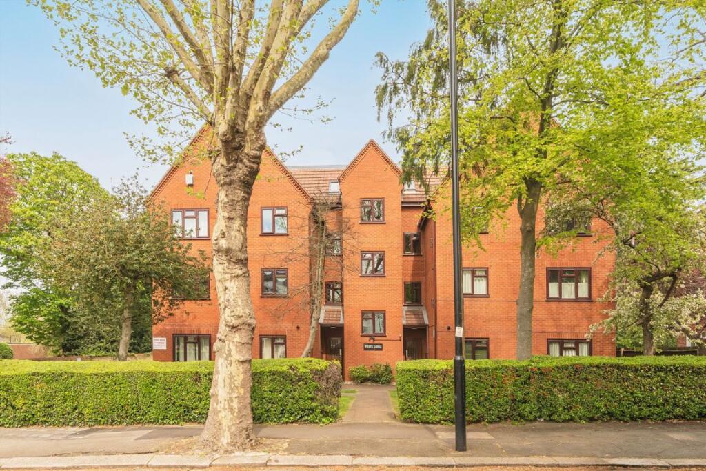 3 bed 1st Floor Flat for rent in Greenford. From Robertson Smith & Kempson - Ealing