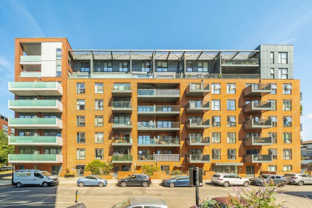2 bed 1st Floor Flat for rent in Greenford. From Robertson Smith & Kempson - Ealing