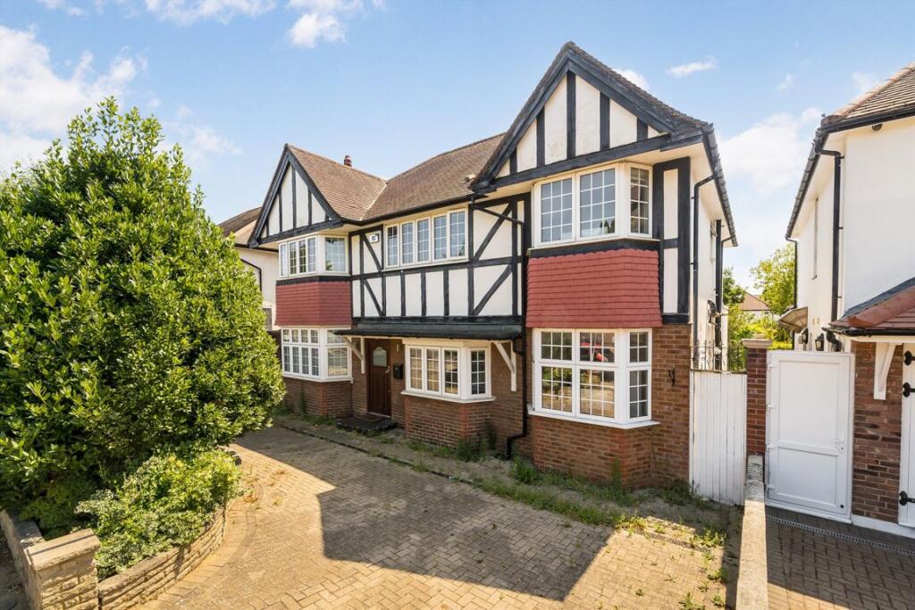 6 bed Detached for rent in Acton. From Robertson Smith & Kempson - Ealing