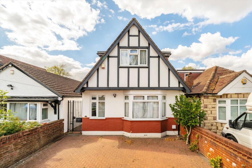 2 bed 1st Floor Flat for rent in Greenford. From Robertson Smith & Kempson - Ealing