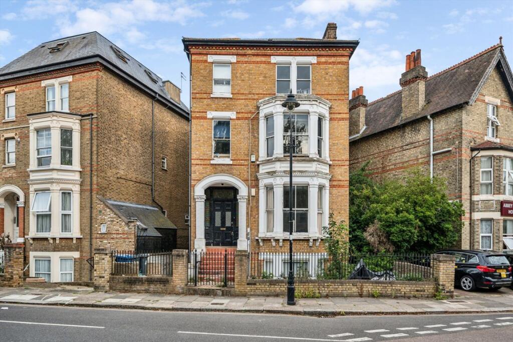 2 bed 1st Floor Flat for rent in Acton. From Robertson Smith & Kempson - Ealing