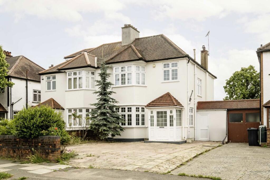 3 bed Semi Detached for rent in Brentford. From Robertson Smith & Kempson - Ealing