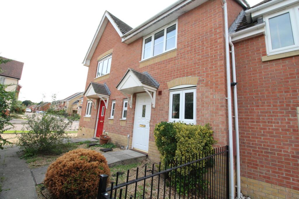 2 bed Mid Terraced House for rent in Segensworth. From Robinson Reade - Park Gate