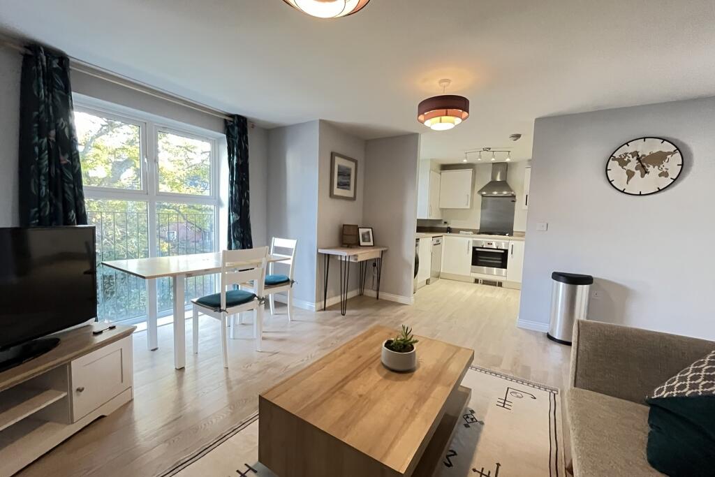 2 bed 1st Floor Flat for rent in Hamble-le-Rice. From Robinson Reade - Park Gate