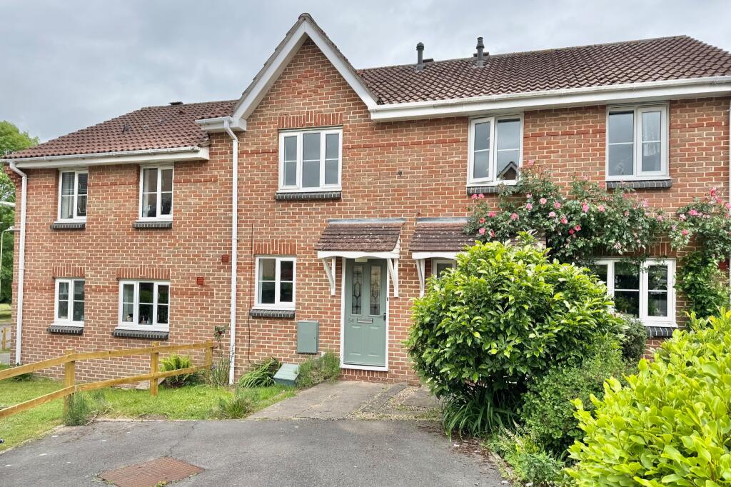 2 bed Mid Terraced House for rent in Segensworth. From Robinson Reade - Park Gate 2 bed Mid Terraced House for rent in Segensworth. From Robinson Reade - Park Gate