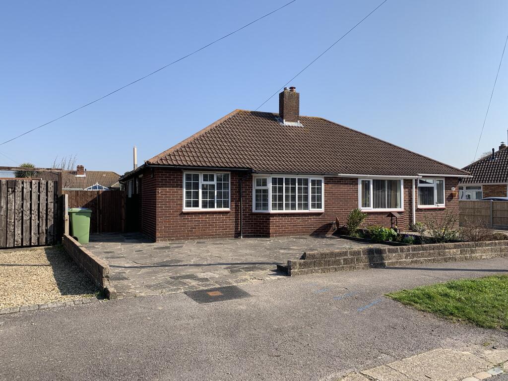 2 bed Bungalow for rent in Hill Head. From Robinson Reade - Park Gate 2 bed Bungalow for rent in Hill Head. From Robinson Reade - Park Gate