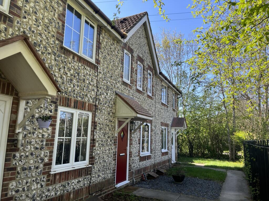 2 bed Detached for rent in Hedge End. From Robinson Reade - Park Gate
