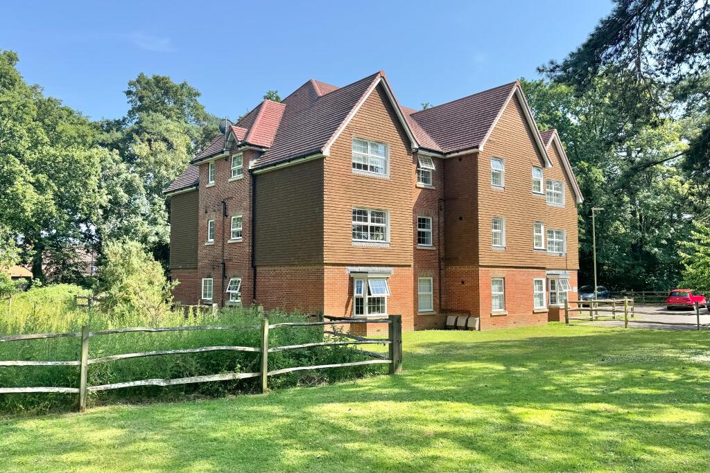 2 bed 1st Floor Flat for rent in Park Gate. From Robinson Reade - Park Gate 2 bed 1st Floor Flat for rent in Park Gate. From Robinson Reade - Park Gate