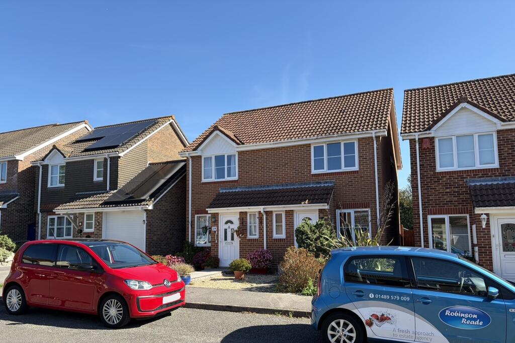 2 bed Detached for rent in Park Gate. From Robinson Reade - Park Gate