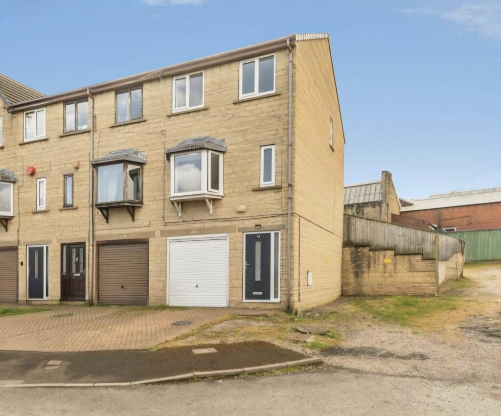 3 bed Semi Detached for rent in Netherton. From CPS Estates - Meltham 3 bed Semi Detached for rent in Netherton. From CPS Estates - Meltham
