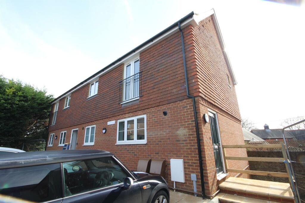 2 bed Flat for rent in Uckfield. From Rowland Gorringe