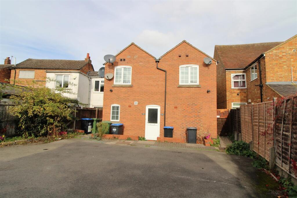 1 bed 1st Floor Flat for rent in Rugby. From Crowhurst Gale Estate Agents - Rugby